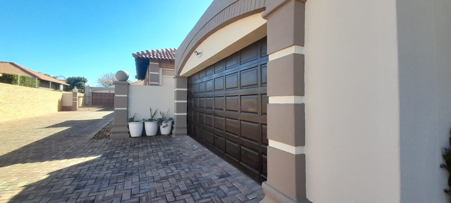 3 Bedroom Property for Sale in Flamwood North West